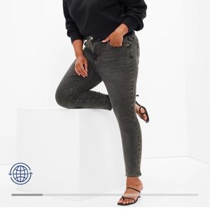 Mid Rise True Skinny Jeans with Washwell™
Color:		washed black
Size:		35 Tall